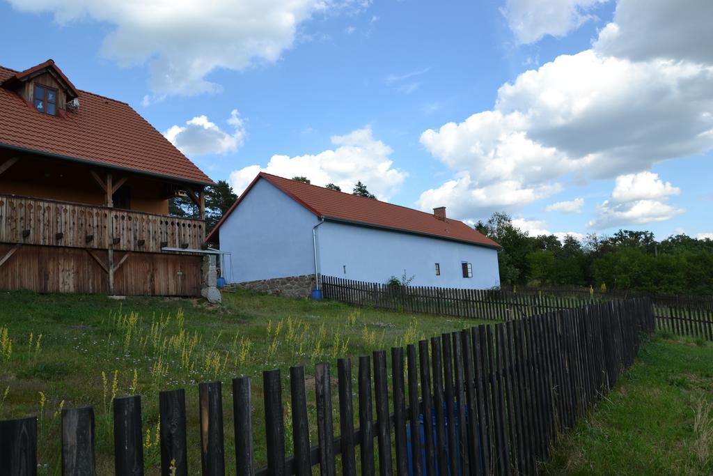 - Slapy/pazderny